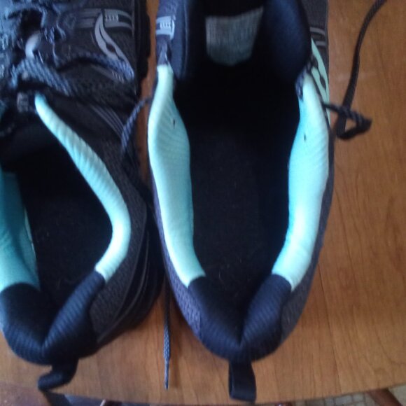 Like New Saucony Excursion Black Womens Sneakers 12 Wide - Picture 6 of 11